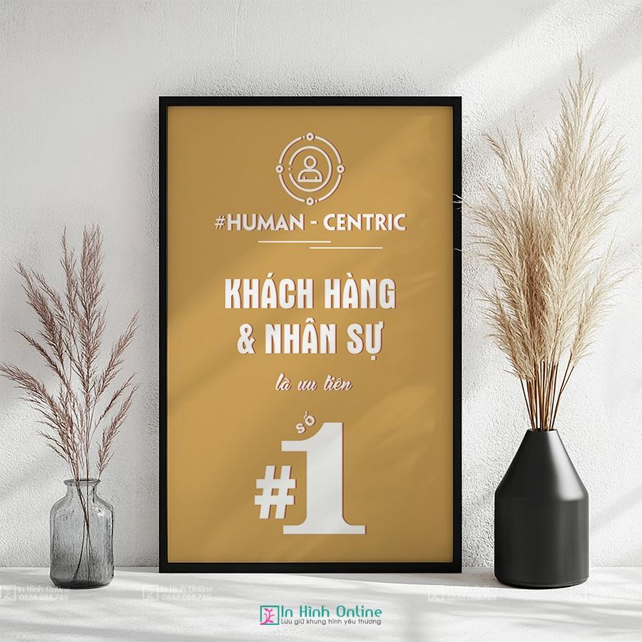 Tranh văn phòng: Khách hàng và nhân sự là ưu tiên số 1