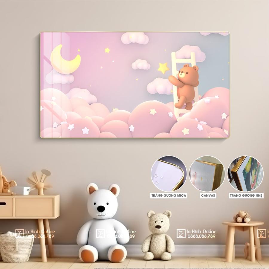 Tranh treo tường phòng bé hình gấu bông leo thang hái sao
