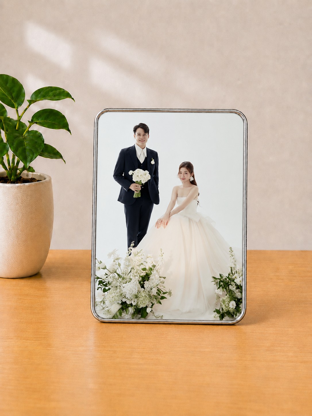 Top 5 Mẫu Khung Ảnh Cưới Để Bàn Đẹp, Sang Và Dễ Trưng Bày